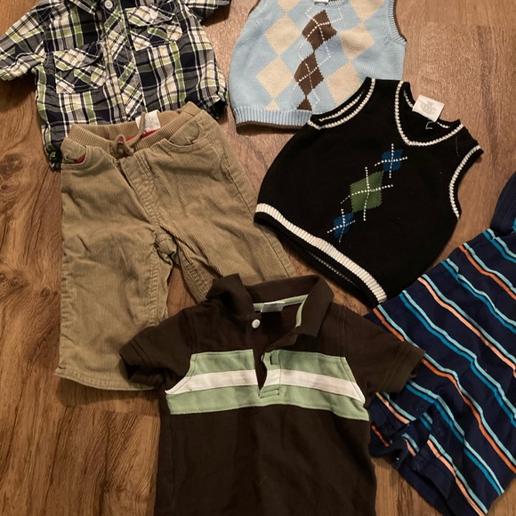 Bundle of infant 6-12 month clothing - Picture 2 of 3